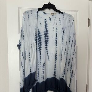 Sweet Magnolia Navy and White Kimono